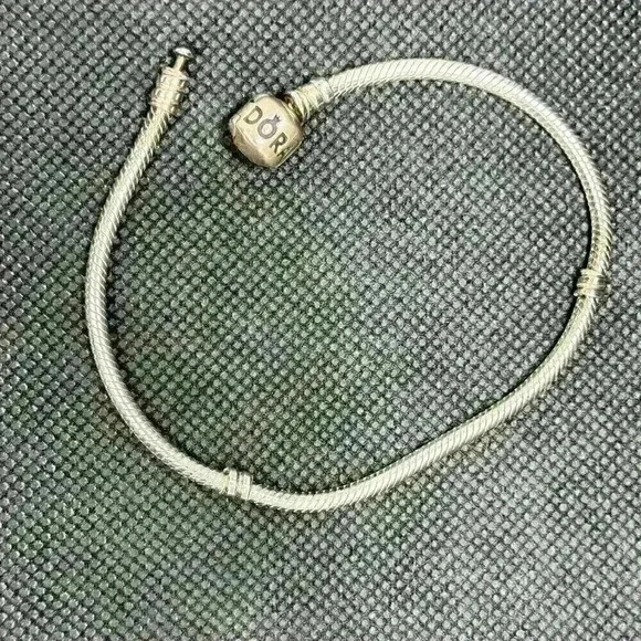 Pandora 8." Sterling Silver Classic Barrel Clasp S925 Ale Bracelet - Picture 2 of 2
